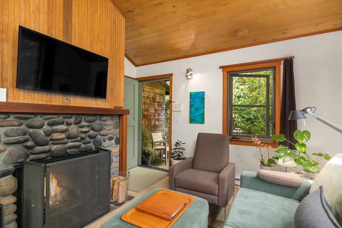 The Cottage | 1 bedroom, premium bedding, down comforters, in-room safe