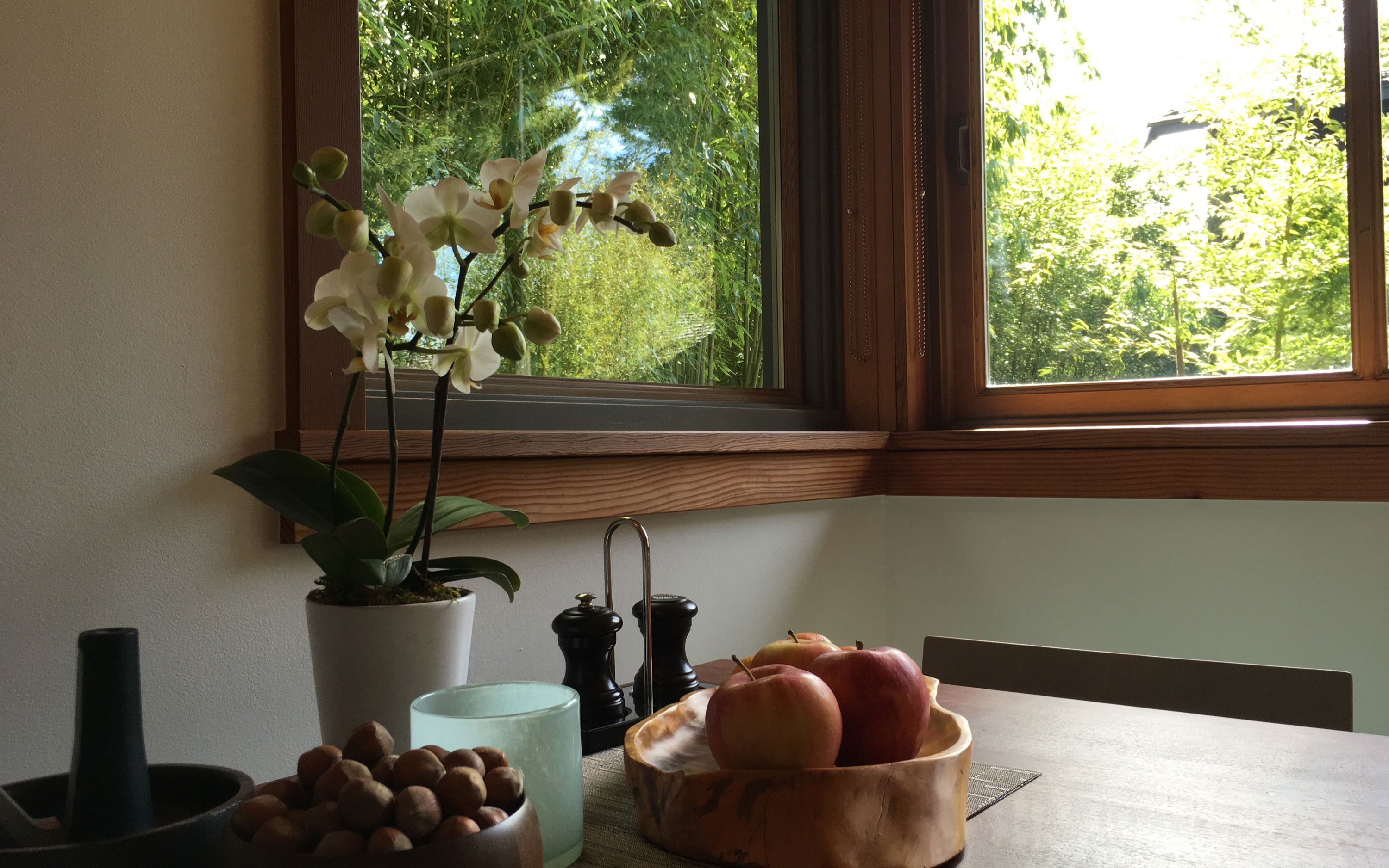 コテージ スパ浴槽 | 高級寝具、羽毛の掛け布団、セーフティボックス (室内)、遮光カーテン