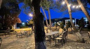 Outdoor dining - Kriva Hotel (Elbasan)