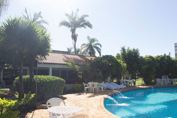 2 outdoor pools