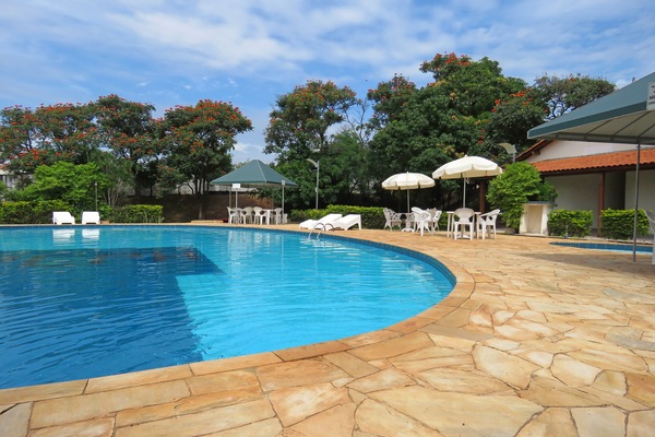 2 outdoor pools