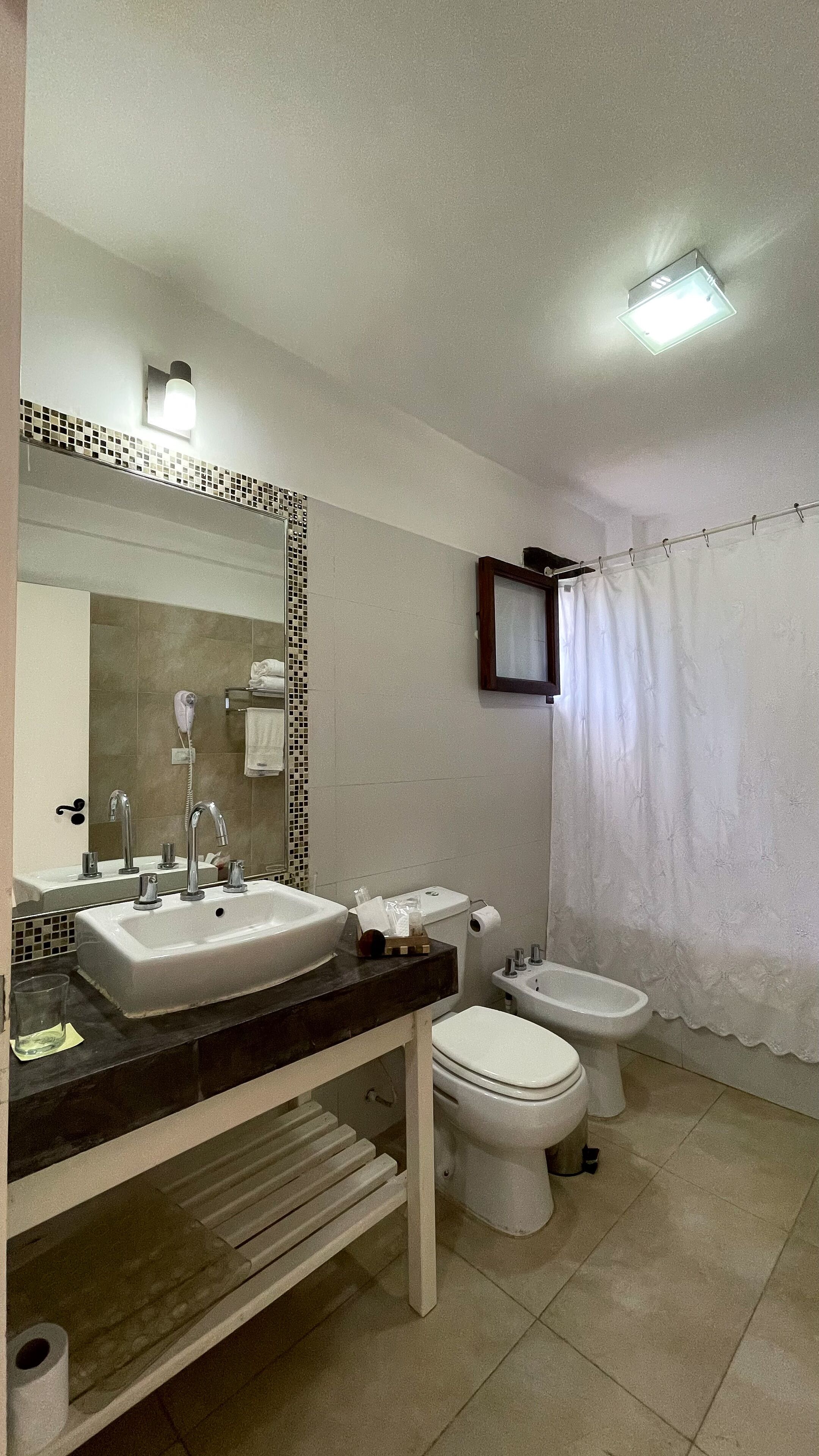 classic twin room | bathroom | combined shower/bathtub, free toiletries, hair dryer, bidet