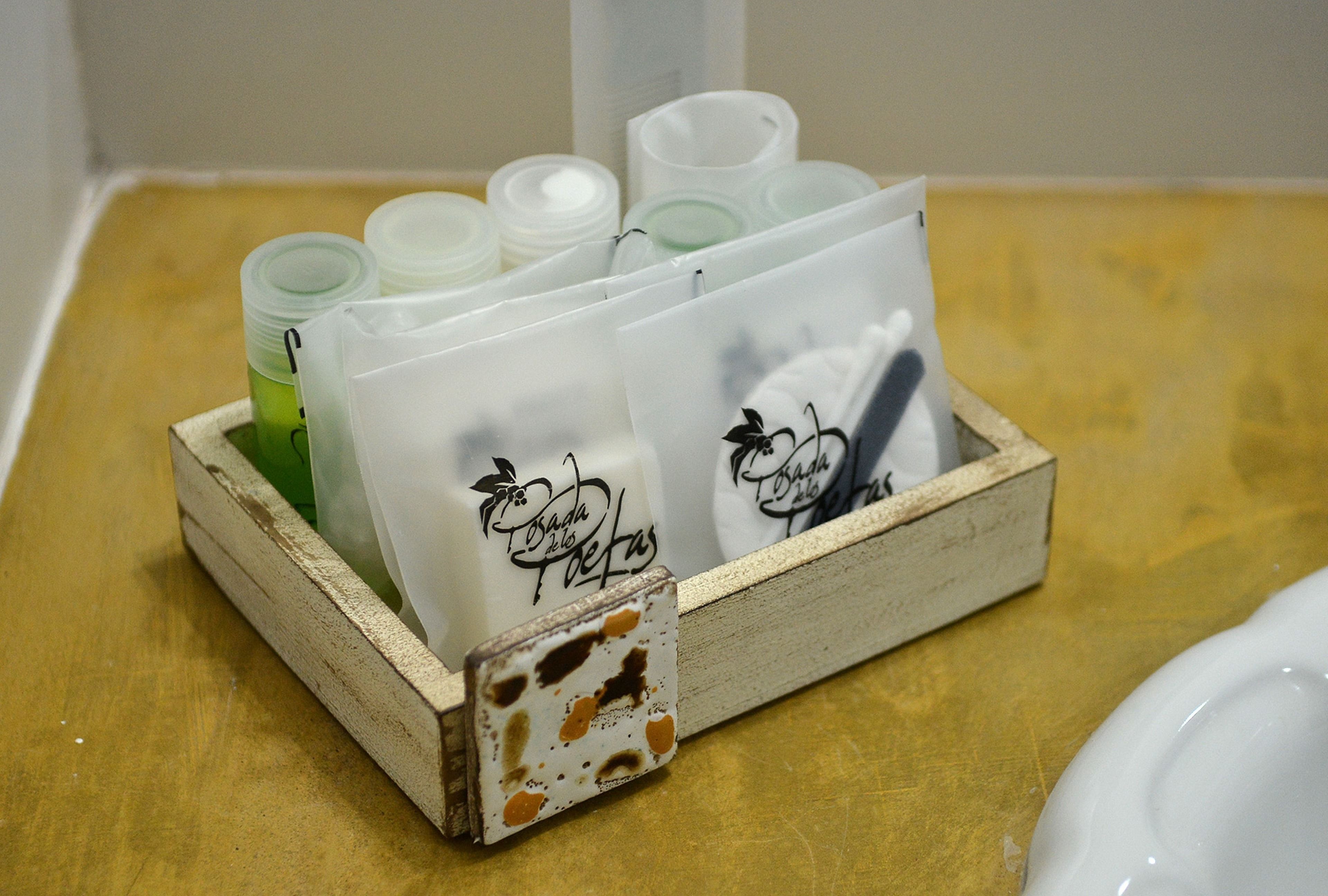 classic twin room | bathroom amenities | combined shower/bathtub, free toiletries, hair dryer, bidet