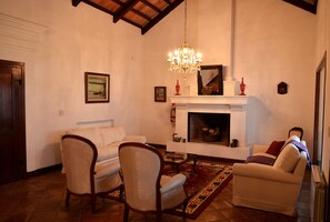 Lounge executive