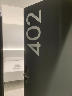 Double or Twin Room | Desk, blackout curtains, free WiFi, bed sheets - Hotel DL Urban (Castelló de la Plana)