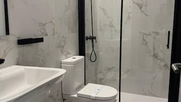 Double or Twin Room | Bathroom