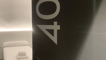 Enkeltværelse | Skrivebord, mørklægningsgardiner, gratis Wi-Fi, sengetøj