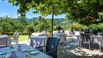 S'hi serveixen dinars, sopars i plats de cuina francesa