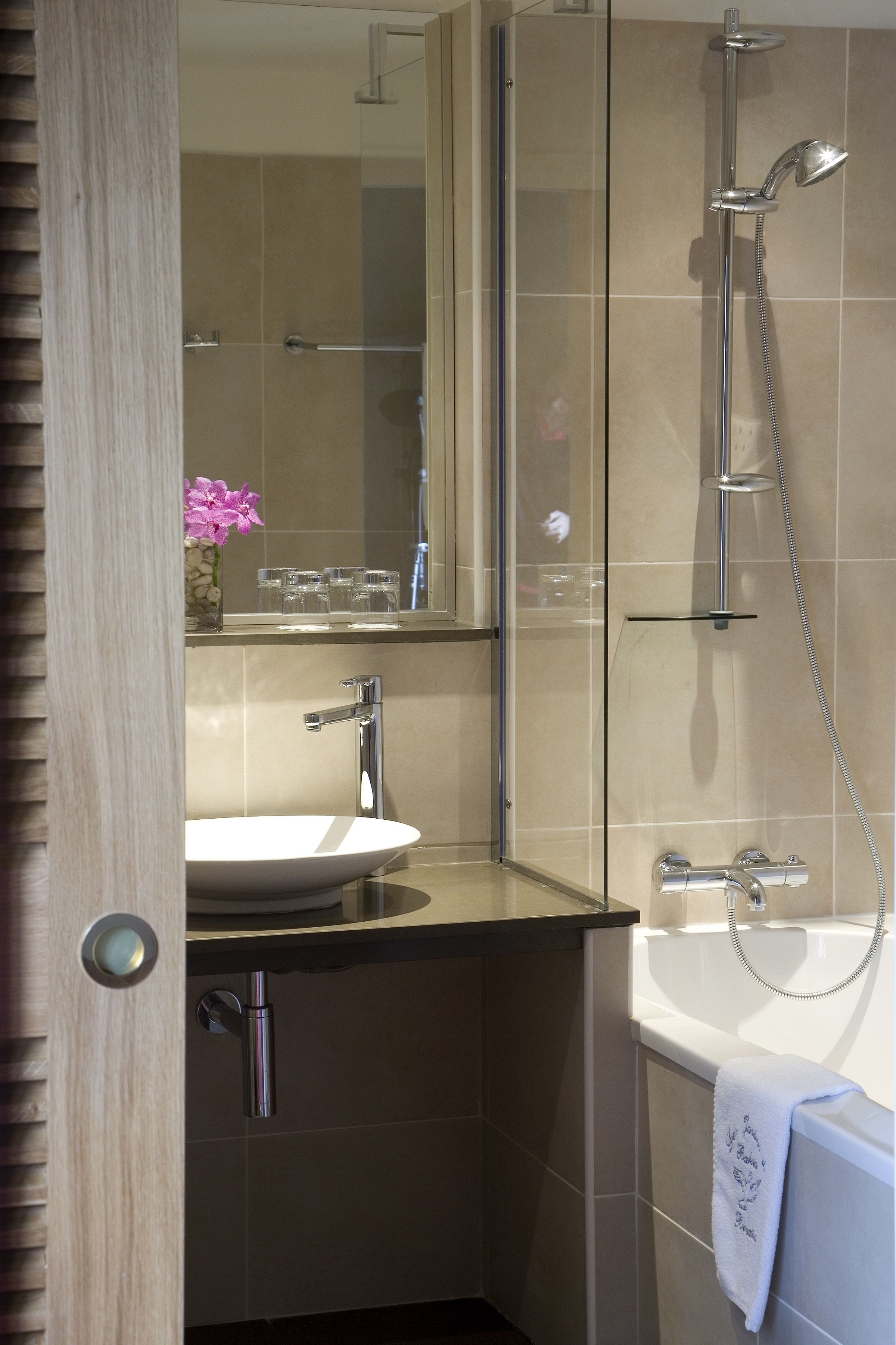 premium double or twin room, valley view | bathroom | free toiletries, hair dryer, bathrobes, towels