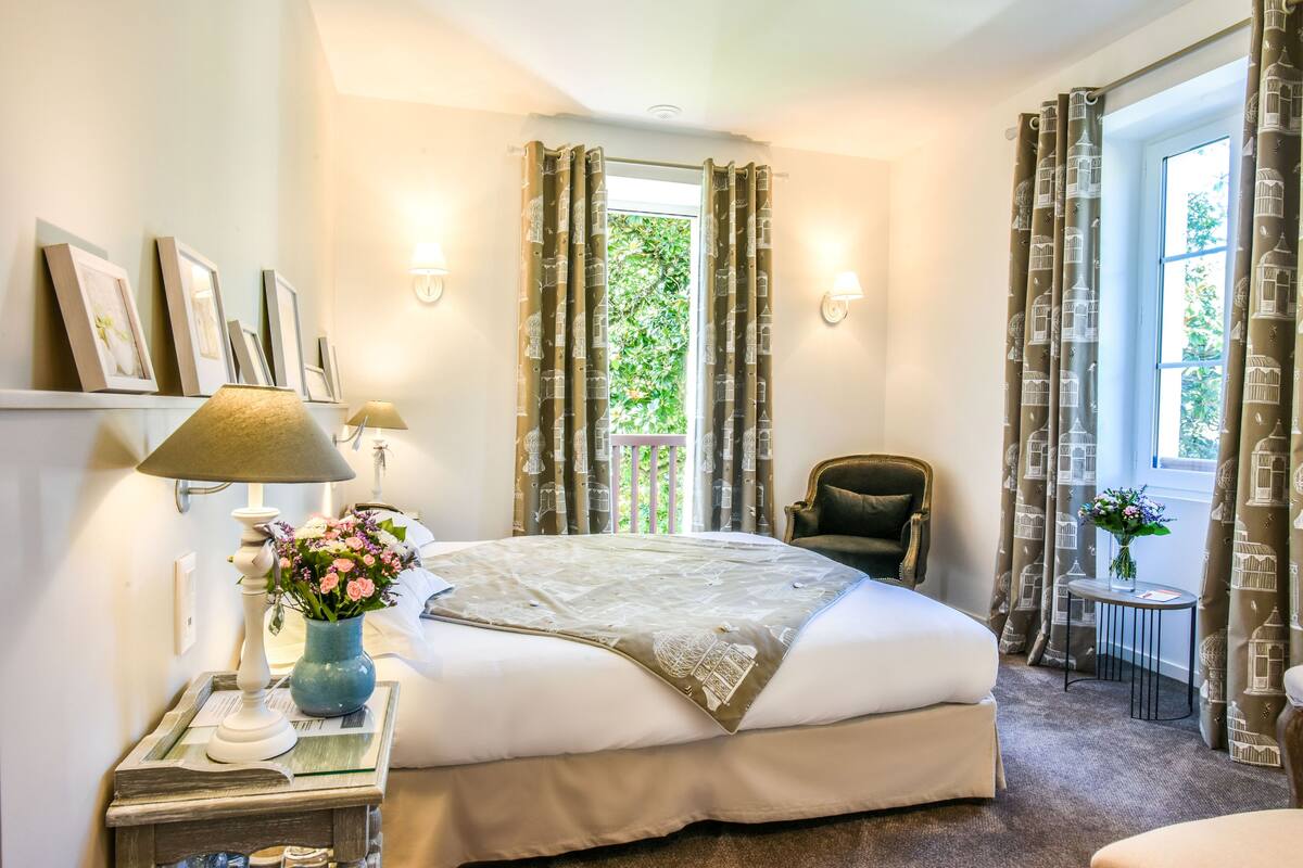 double room (jardins) | premium bedding, in-room safe, desk, soundproofing