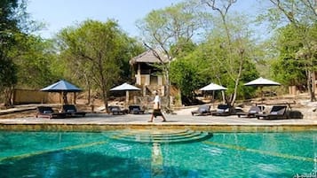 Kolam renang outdoor