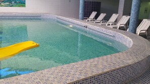 Utendørsbasseng