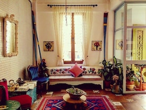 Interior - Amphora (Foca)