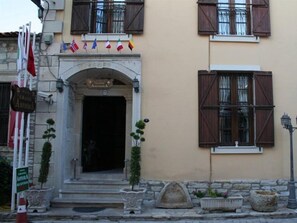 Exterior - Amphora (Foca)