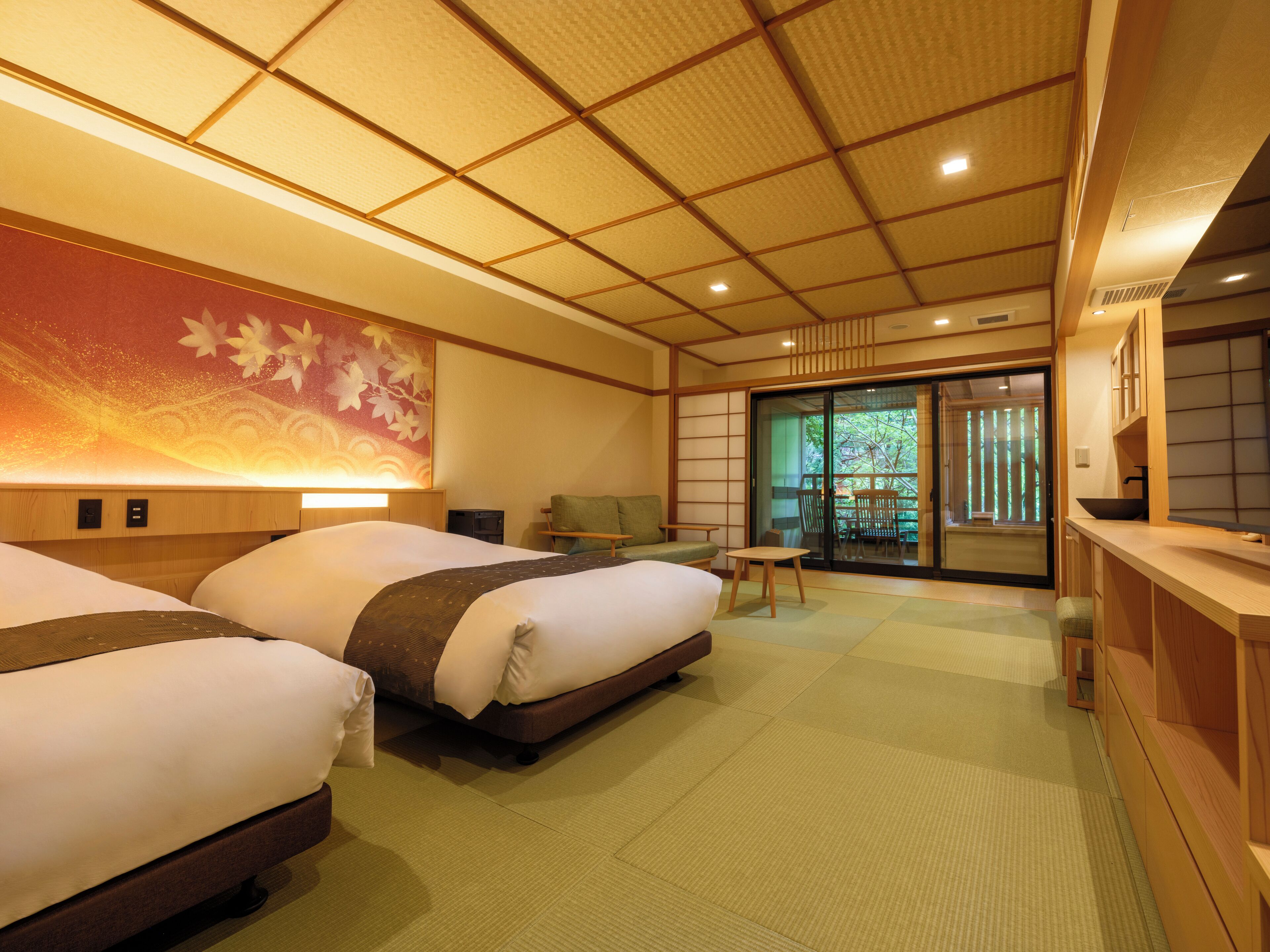 Chambre avec lits jumeaux | Décoration personnalisée, espace de travail pour ordinateur portable