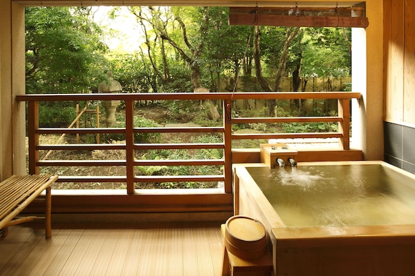 Habitación, para no fumadores (Japanese Western Style, Open-Air Bath) | Baño | Secadora de cabello, pantuflas, bidet, toallas