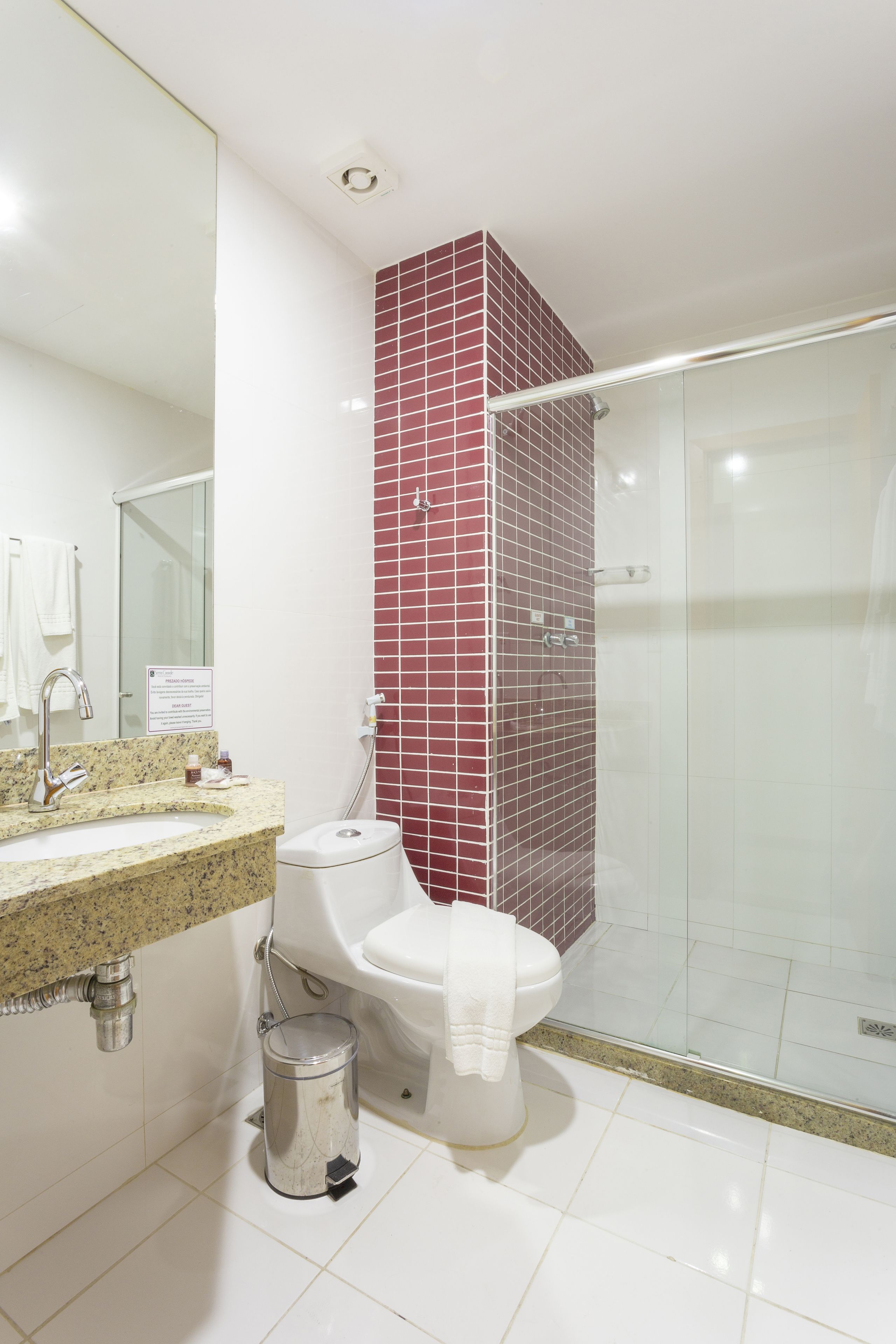 standard double room | bathroom | shower, free toiletries, towels