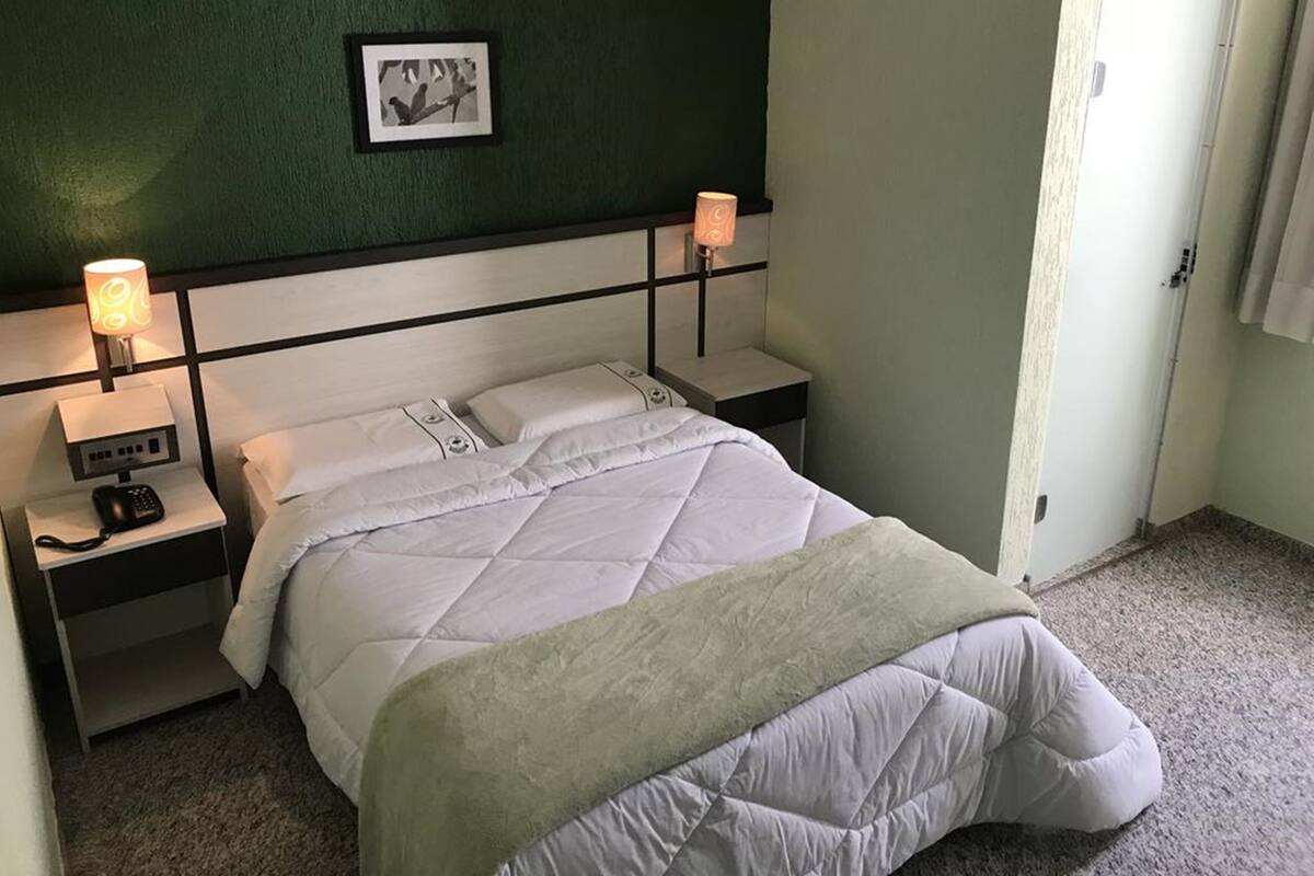 Minibar, Schreibtisch, Verdunkelungsvorhänge, Bügeleisen/Bügelbrett