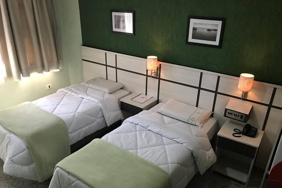 Minibar, Schreibtisch, Verdunkelungsvorhänge, Bügeleisen/Bügelbrett