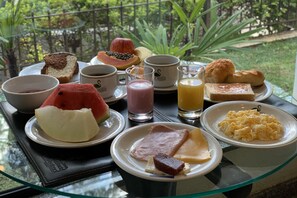 Free daily continental breakfast - Residencial Pantanal Santa Cruz (São Paulo)