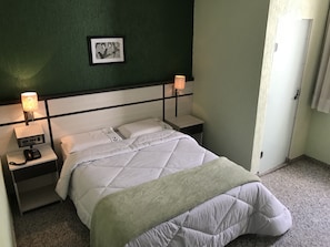 Standard Double Room | Minibar, desk, blackout curtains, iron/ironing board - Hotel Pantanal Santa Cruz (São Paulo)