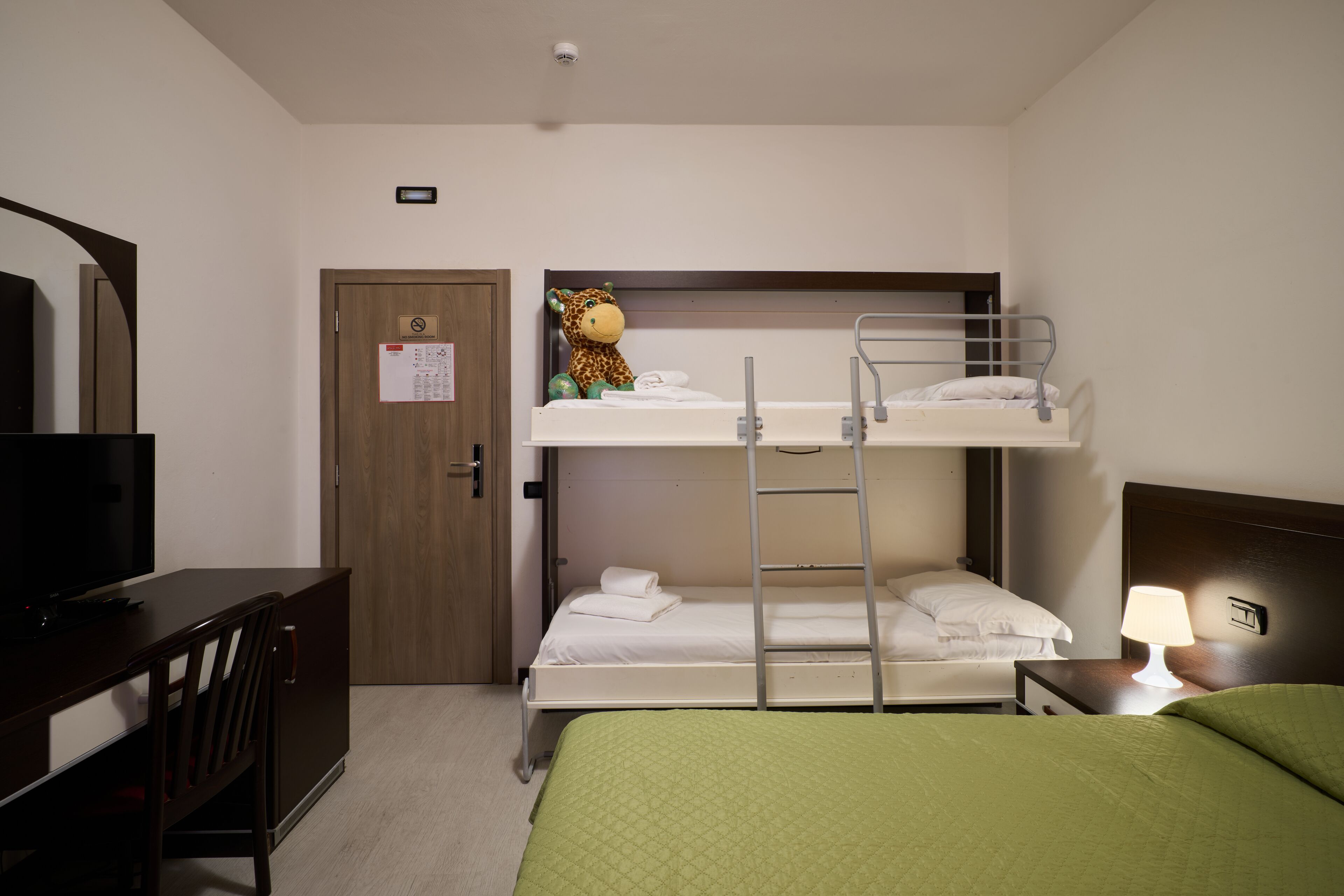 quadruple room | free cots/infant beds, free wifi, bed sheets