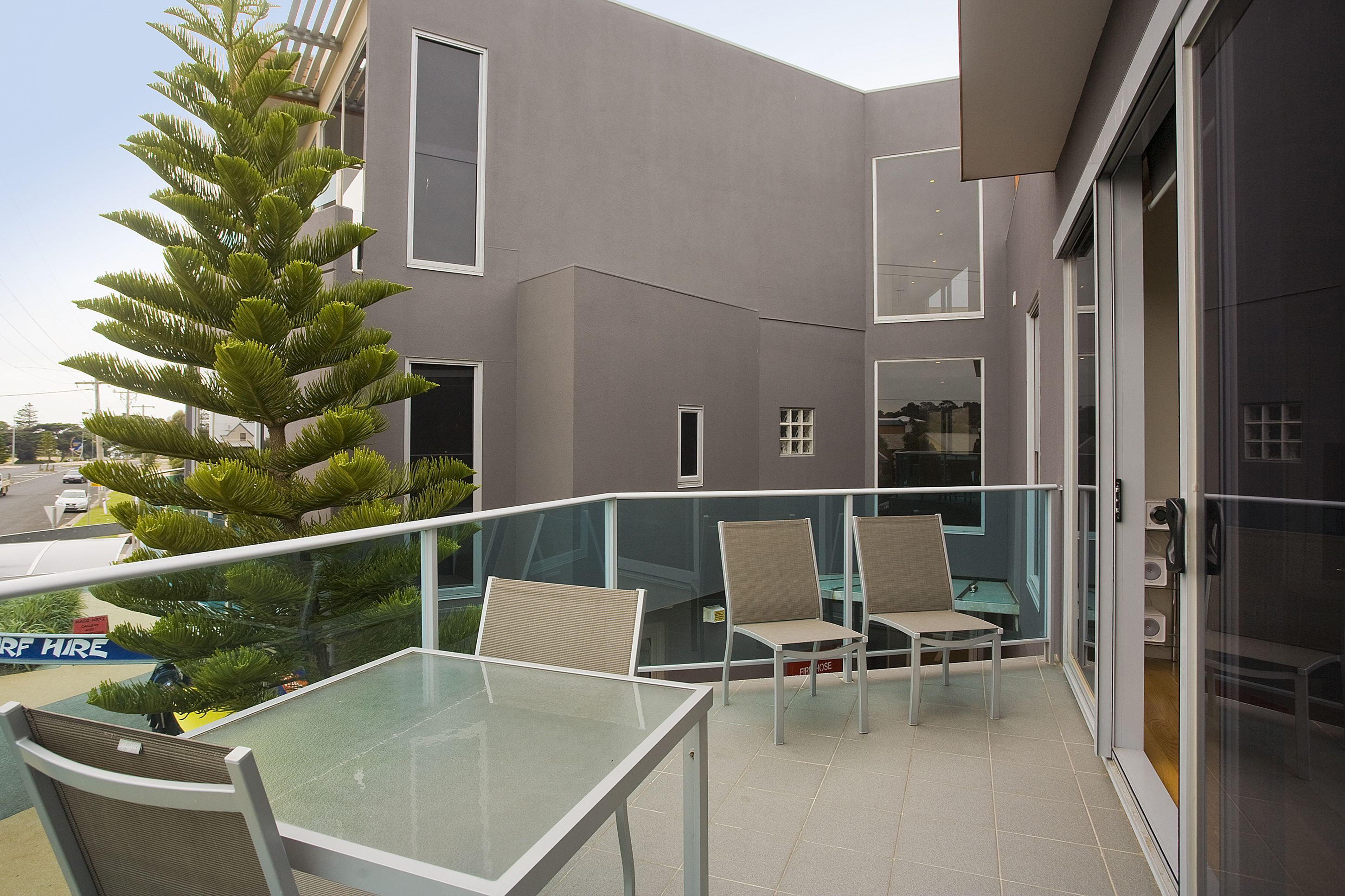 Deluxe Apartment (Number 4 - 1 Queen and 1 Tri-bunk) | Terrace/patio