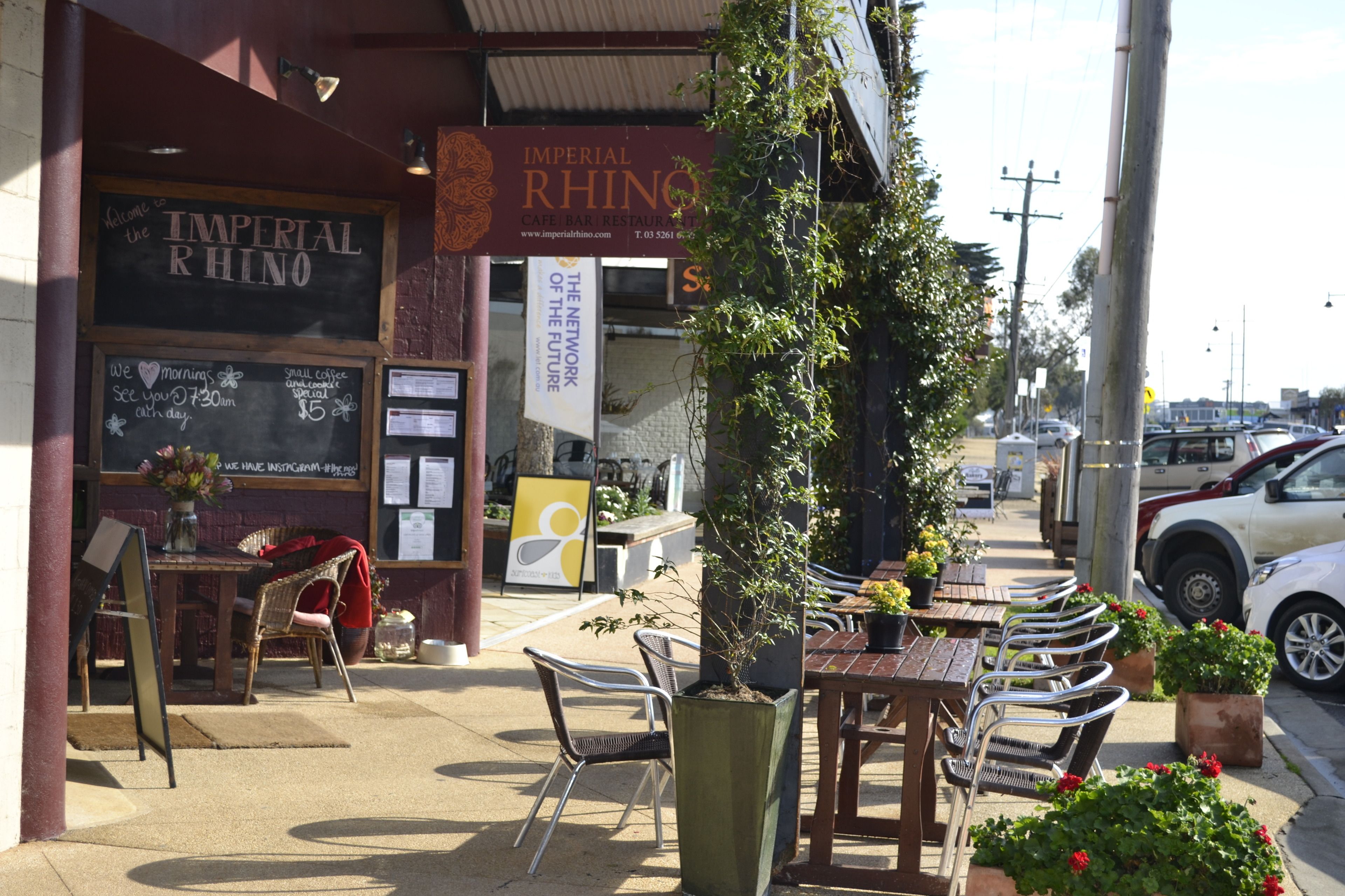 2 restaurants, breakfast, lunch, dinner served; international cuisine