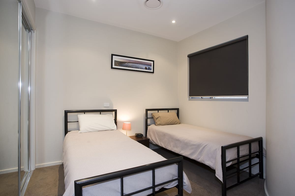 deluxe apartment (number 9) | iron/ironing board, free wifi, bed sheets