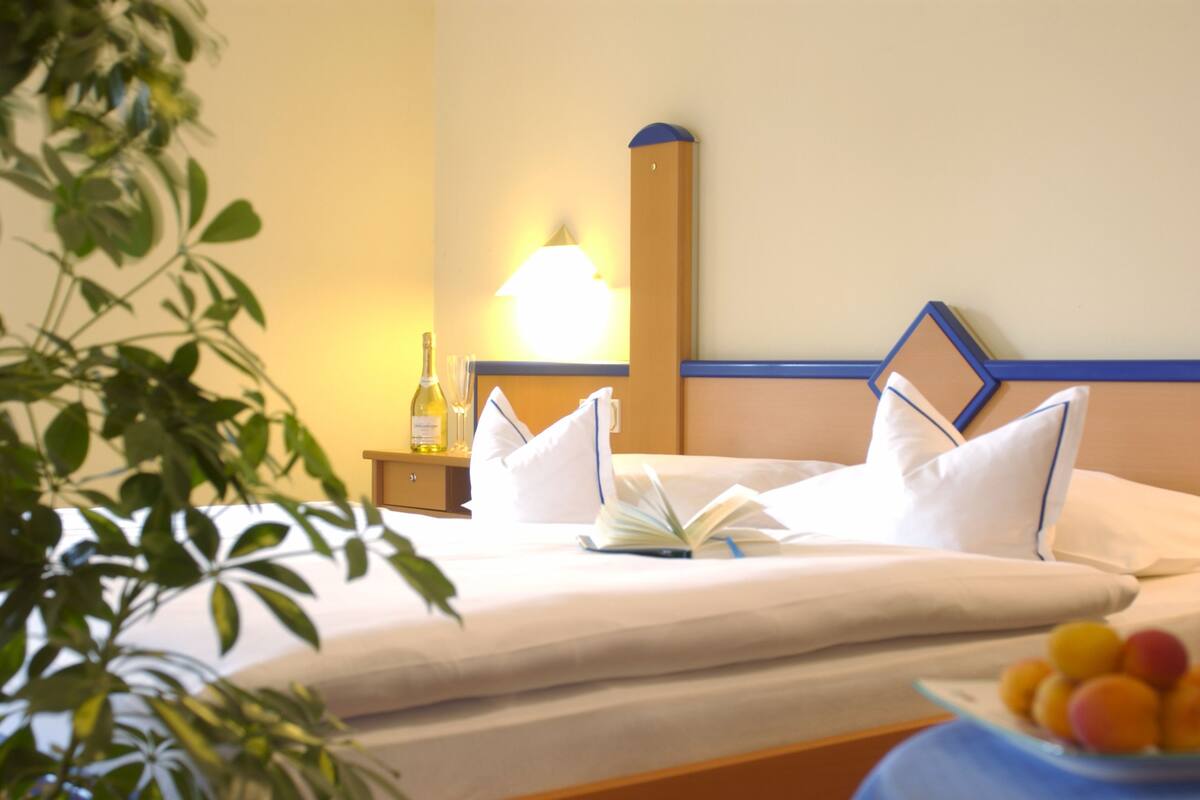 Premium bedding, in-room safe, desk, blackout curtains