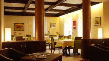 Lunch and dinner served, Regional cuisine