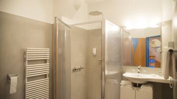 Comfort Double Room, Park View | Bathroom