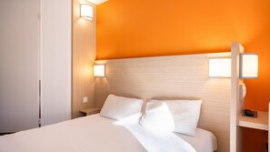 Standard Room, 1 Double Bed | Desk, soundproofing, free cribs/infant beds, free WiFi