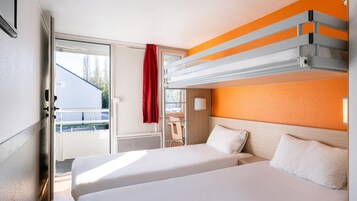 Habitación estándar, 3 camas individuales | Escritorio, sistema de insonorización, cunas gratuitas y wifi gratis