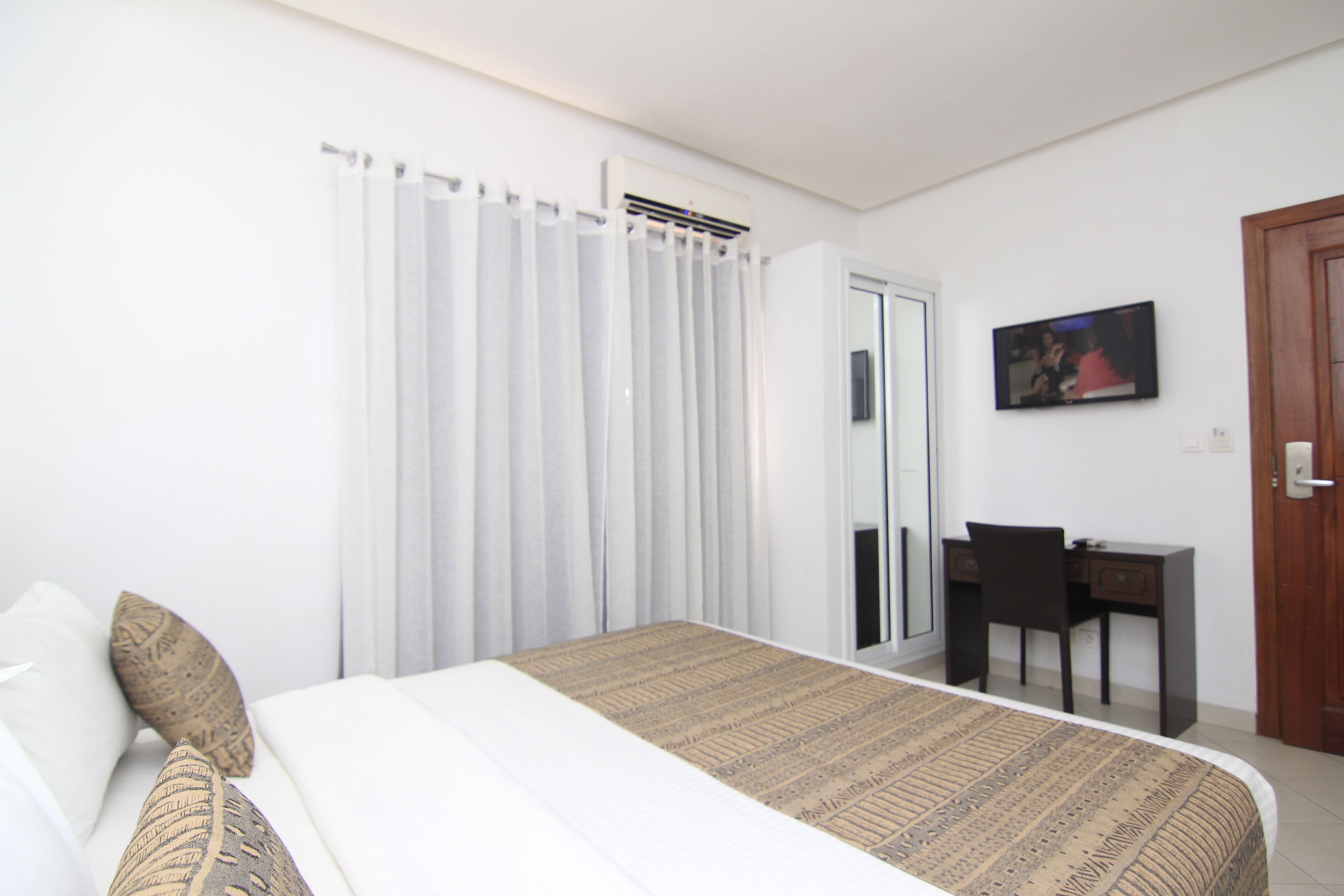 Premium bedding, in-room safe, desk, blackout curtains