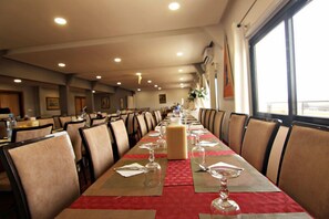 2 restaurants; breakfast, lunch, and dinner served - Les Résidences Mamoune (Dakar)