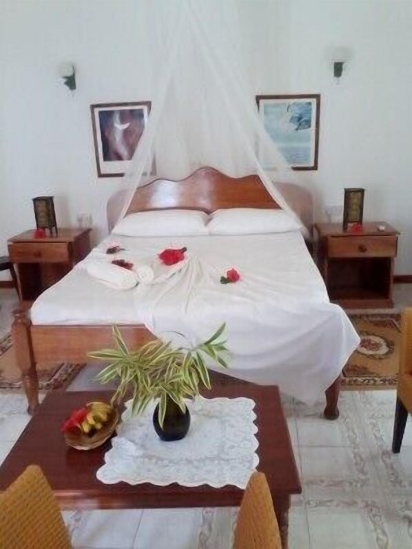 Standard Double Room, 1 Double Bed | Minibar, individually decorated, iron/ironing board, free WiFi