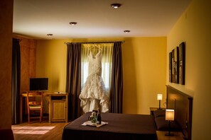 Blackout curtains, iron/ironing board, free cots/infant beds - El Nacimiento (Deifontes)