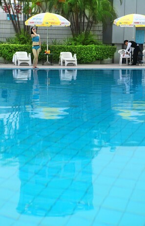 Outdoor pool - Capital Plaza (Shenzhen)