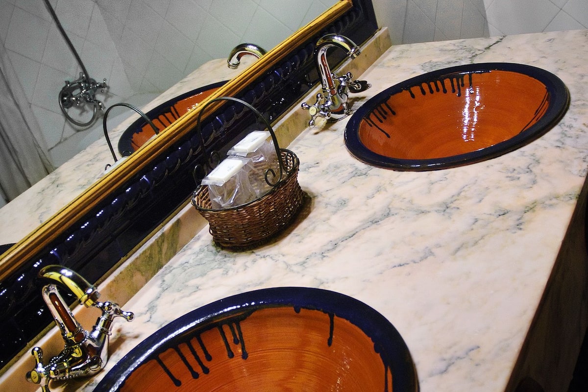 bungalow | bathroom | shower, free toiletries, hair dryer, bidet