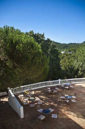 Se sirven almuerzos y cenas, cocina local