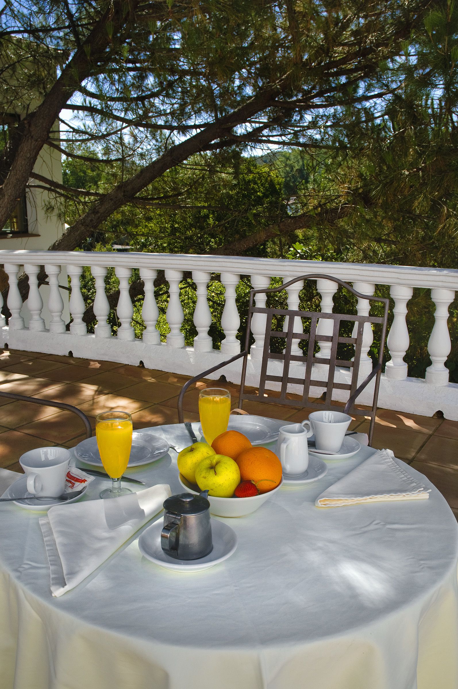 daily continental breakfast (eur 5.00 per person)