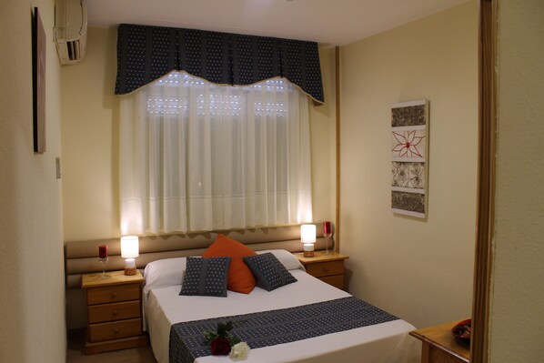 Bureau, rideaux occultants, chambres insonorisées, Wi-Fi gratuit