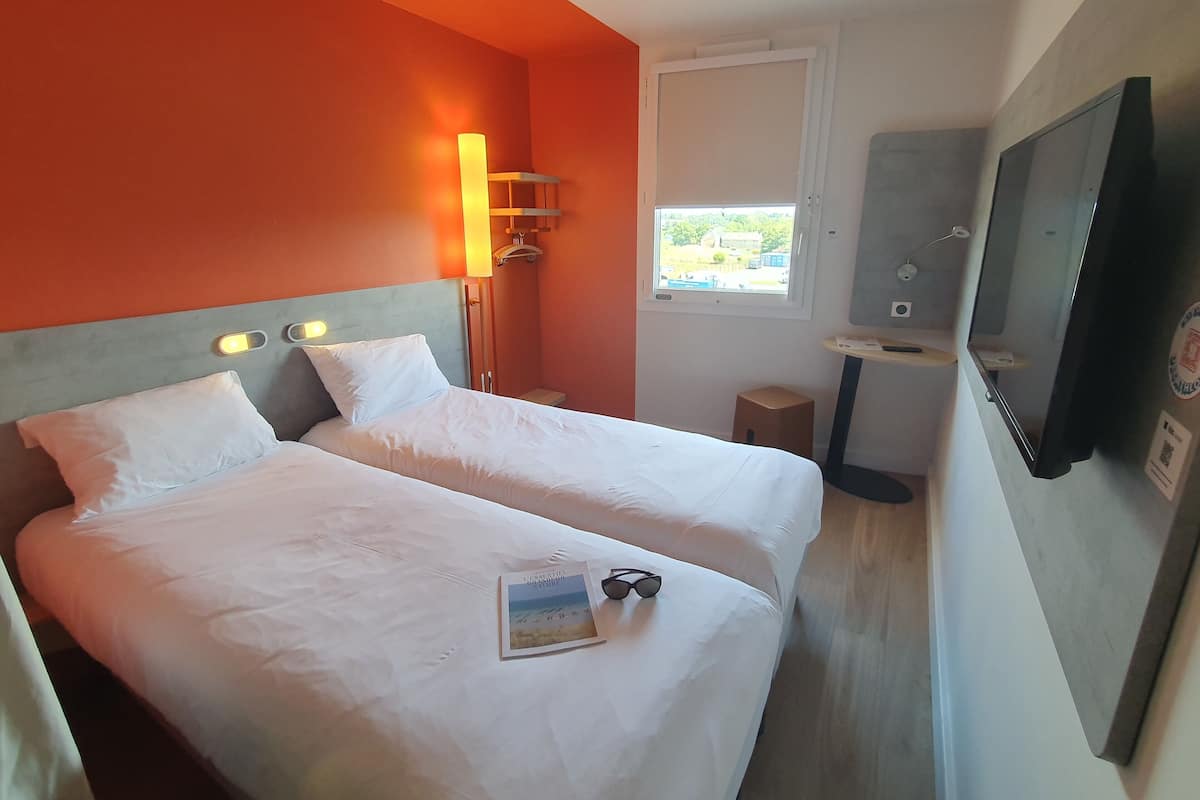 Individually furnished, desk, laptop workspace, soundproofing