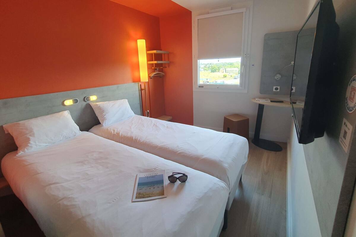 Kamar Twin, 2 Tempat Tidur Twin | Meja kerja, ruang kerja ramah laptop, dan kedap suara