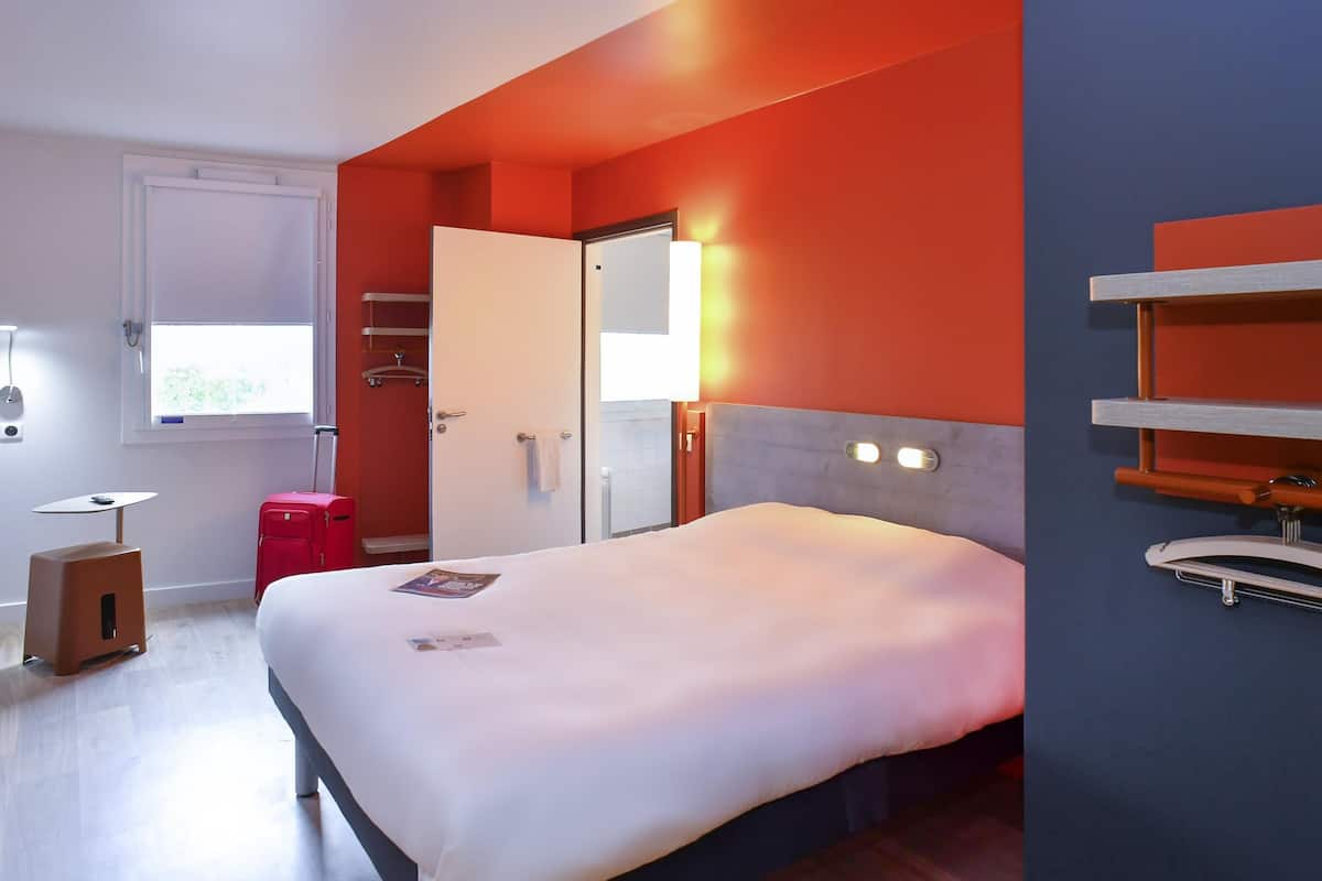 Individually furnished, desk, laptop workspace, soundproofing