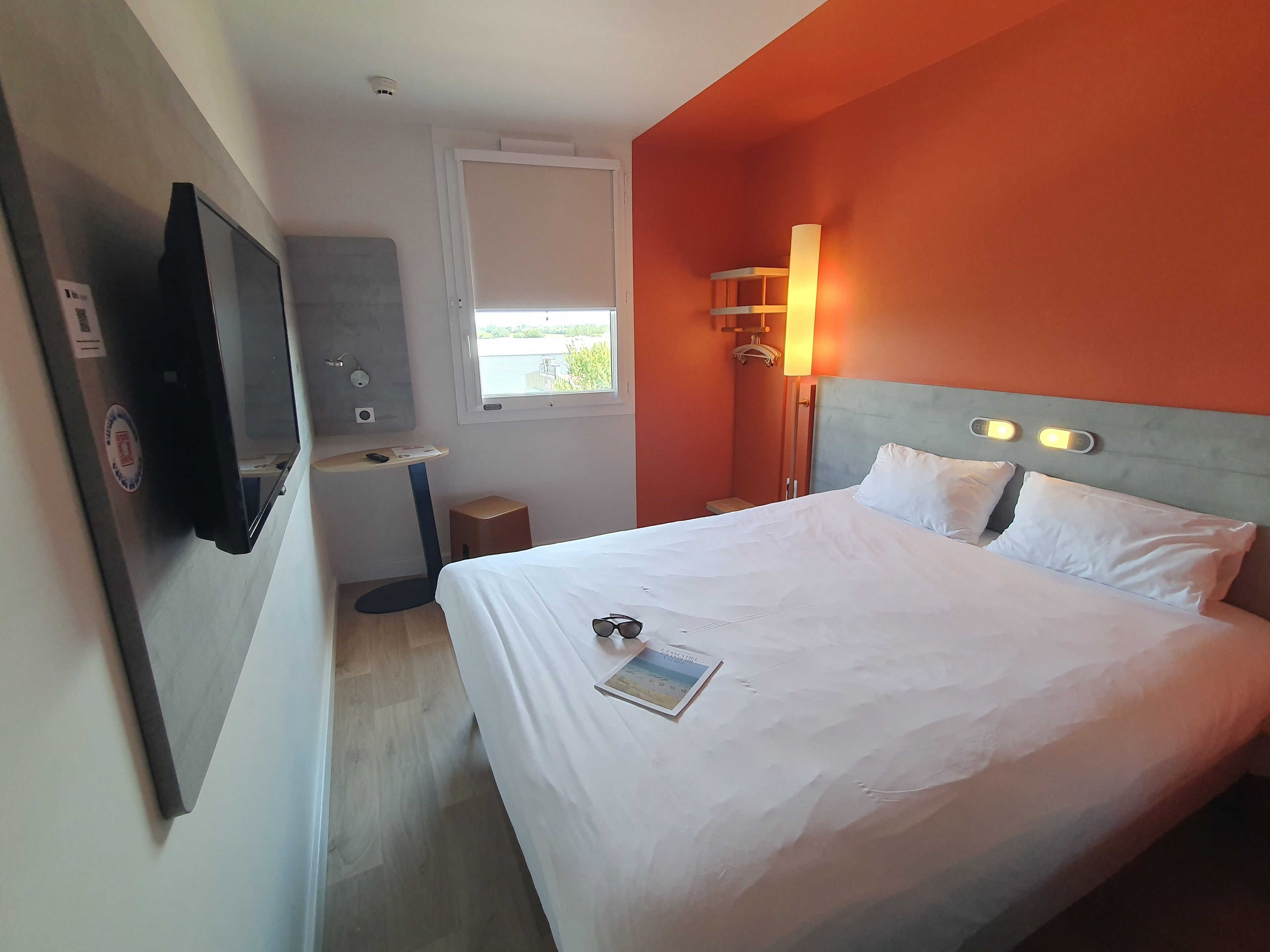 双人房 | 特色家居、办公桌、笔记本电脑工作区、隔音