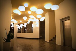 Lobby - Bologna (Vlorë)