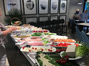 Alimentos y bebidas