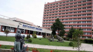 A building with a sign reading "RESTAURANT PARADISO" and a statue of a person in the foreground. - Paradiso (Mangalia)